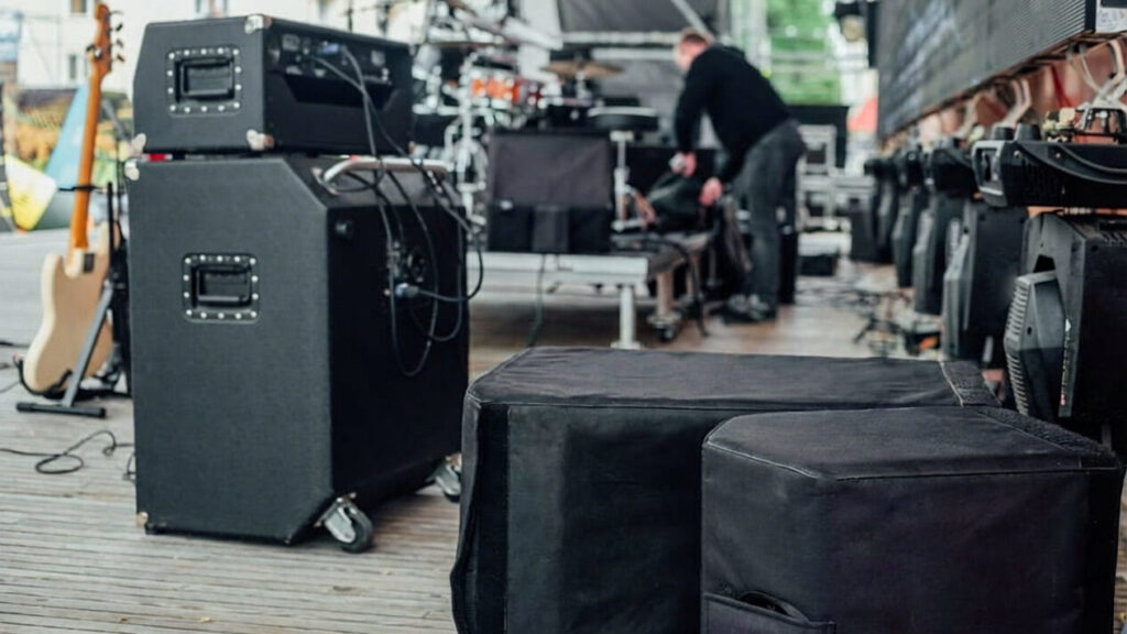 Inside the Rig: How Pros Run Stereo Guitar Rigs Across the Stage ...
